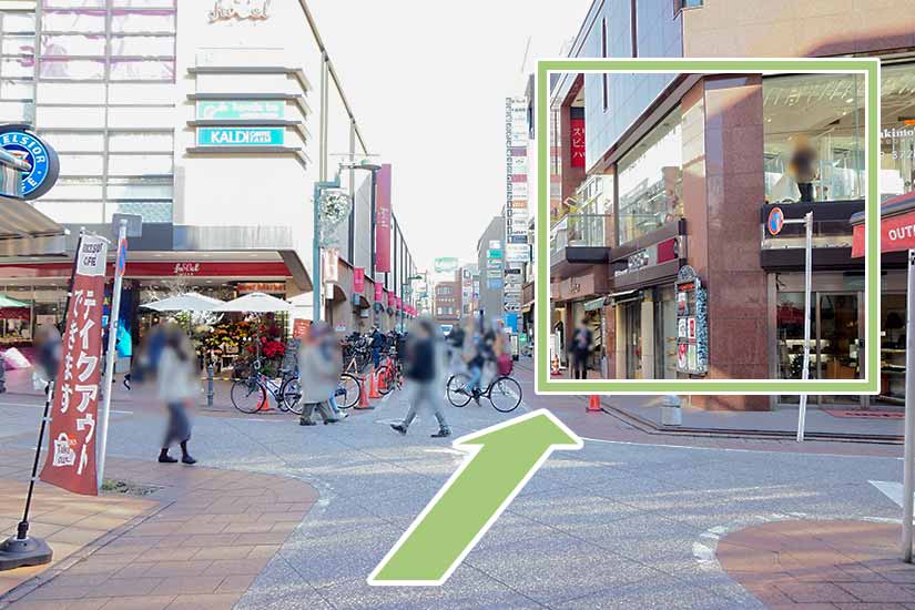 一つ目の十字路の右手に見えるビルに当クリニックがあります